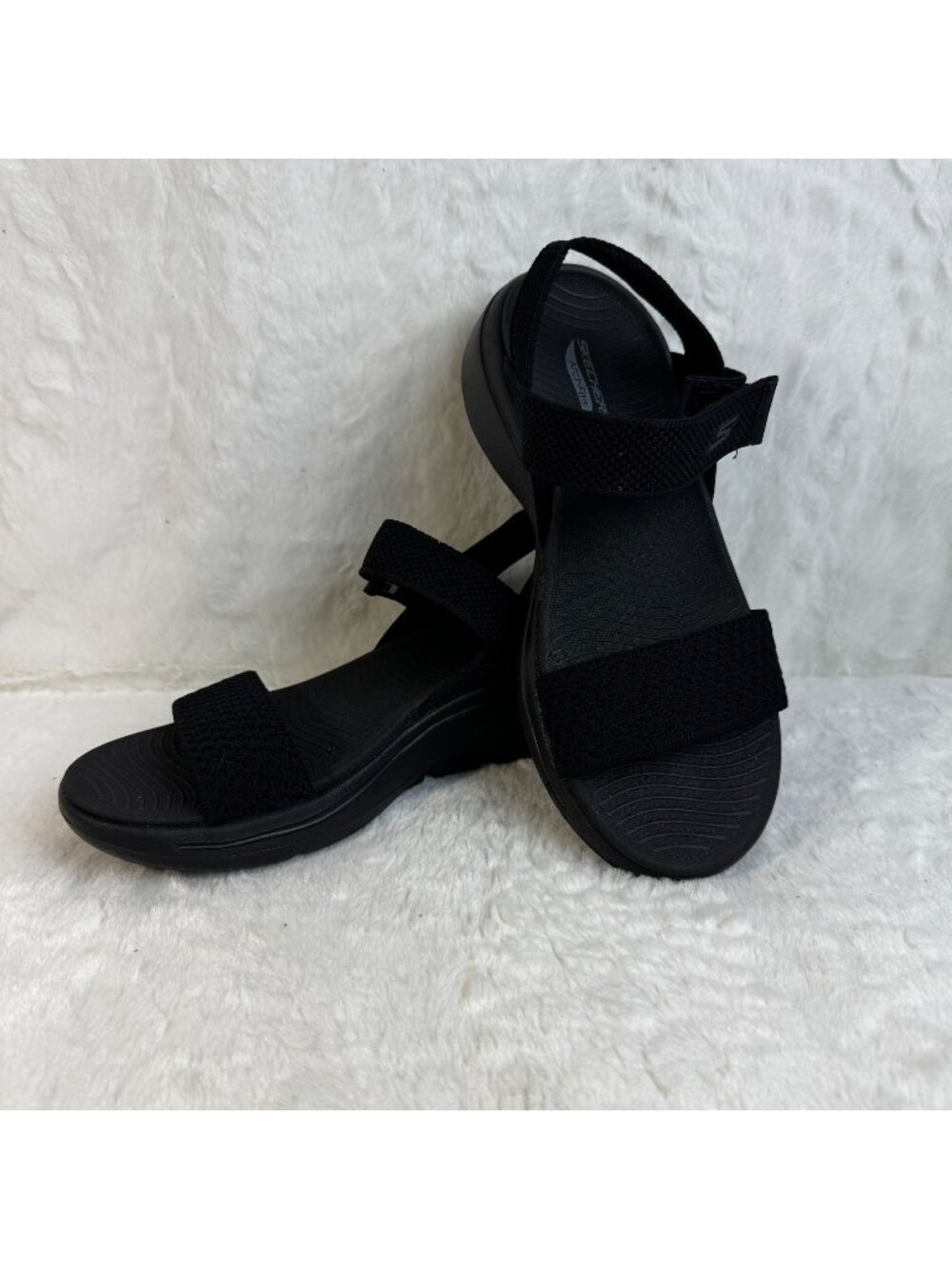 Skechers Women's GO WALK Arch Fit 2.0 - Annie Athletic Sandal Adjustable Straps